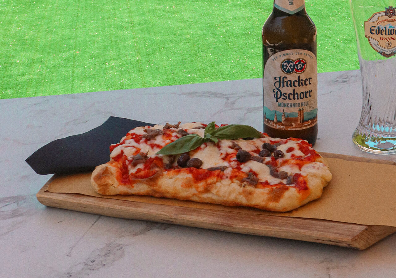 Pizza nel giardino del bar El Dadrio a Fregona